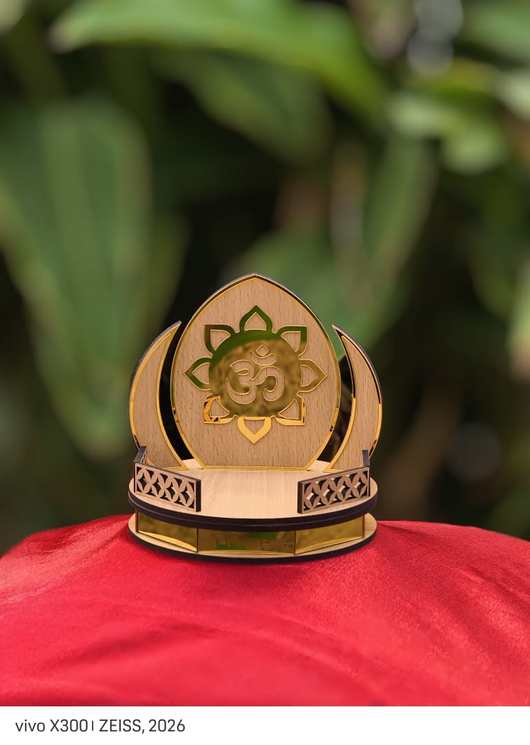 Wooden lotus car dash temple with gold Om medallion — Aryaveil India